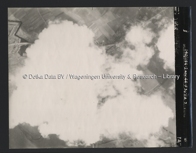 Luchtfoto Doesburg (1944) uit de collectie Wageningen University WOII