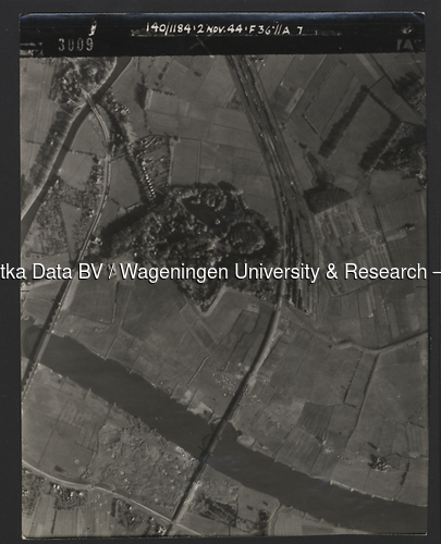 Luchtfoto Zwolle (1944) uit de collectie Wageningen University WOII