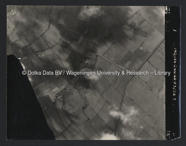 Luchtfoto Angerlo (1944) uit de collectie Wageningen University WOII