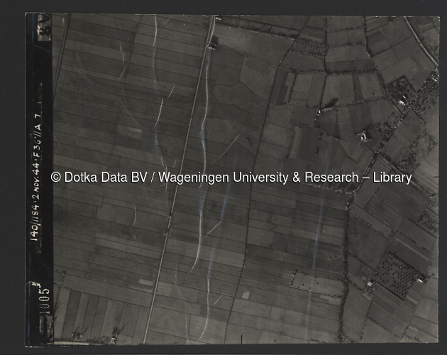 Luchtfoto Hattem (1944) uit de collectie Wageningen University WOII