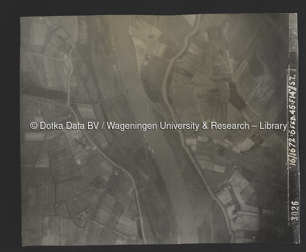 Luchtfoto Zwolle (1945) uit de collectie Wageningen University WOII