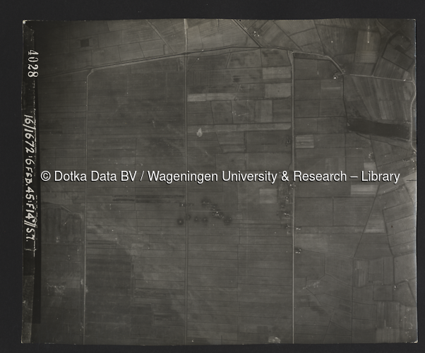 Luchtfoto Hattem (1945) uit de collectie Wageningen University WOII