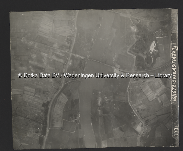 Luchtfoto Zwolle (1945) uit de collectie Wageningen University WOII