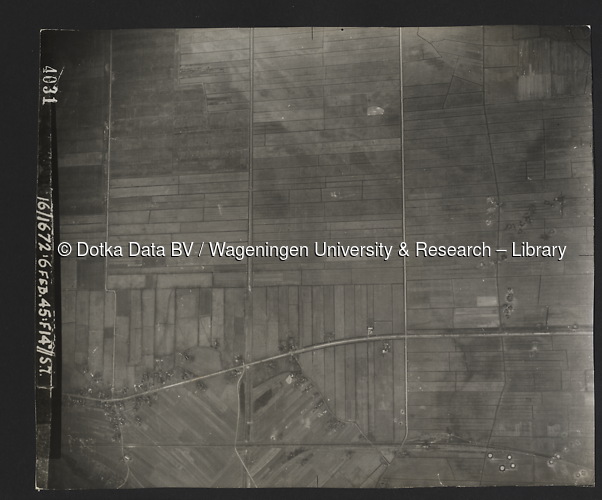 Luchtfoto Hattem (1945) uit de collectie Wageningen University WOII