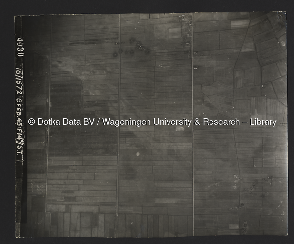 Luchtfoto Hattem (1945) uit de collectie Wageningen University WOII
