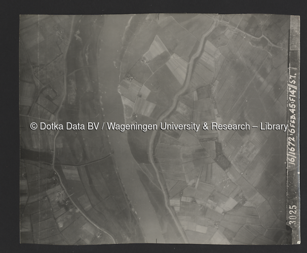 Luchtfoto Zwolle (1945) uit de collectie Wageningen University WOII