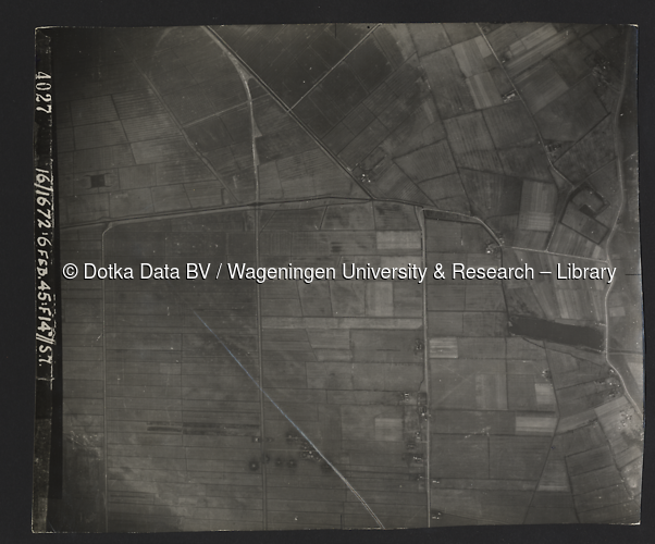 Luchtfoto Hattem (1945) uit de collectie Wageningen University WOII