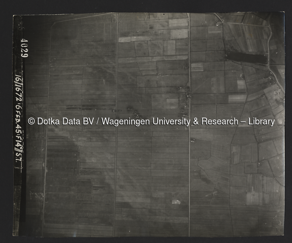 Luchtfoto Hattem (1945) uit de collectie Wageningen University WOII