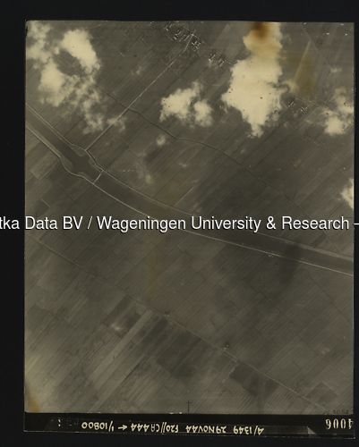 Luchtfoto Houten (1944) uit de collectie Wageningen University WOII
