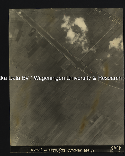 Luchtfoto Schalkwijk (1944) uit de collectie Wageningen University WOII