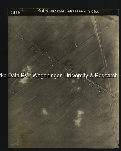 Luchtfoto Schalkwijk (1944) uit de collectie Wageningen University WOII