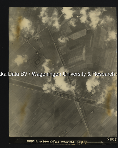 Luchtfoto Houten (1944) uit de collectie Wageningen University WOII