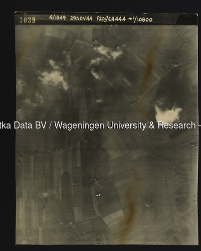 Luchtfoto Houten (1944) uit de collectie Wageningen University WOII