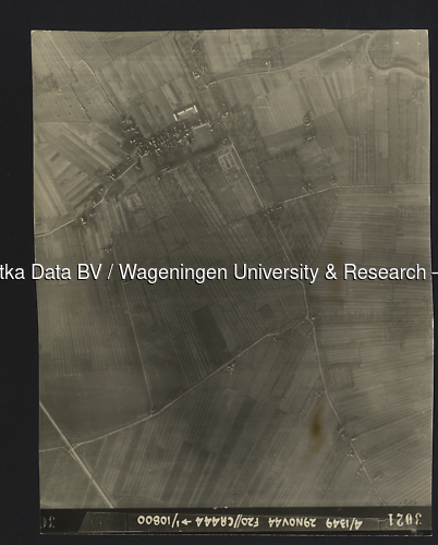 Luchtfoto Hagestein (1944) uit de collectie Wageningen University WOII