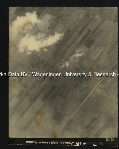 Luchtfoto Langbroek (1944) uit de collectie Wageningen University WOII
