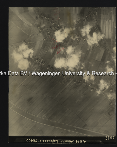 Luchtfoto Houten (1944) uit de collectie Wageningen University WOII