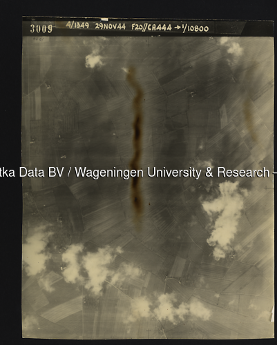 Luchtfoto Houten (1944) uit de collectie Wageningen University WOII