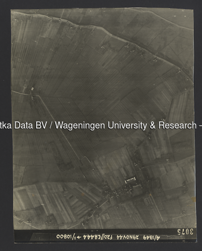 Luchtfoto Hagestein (1944) uit de collectie Wageningen University WOII