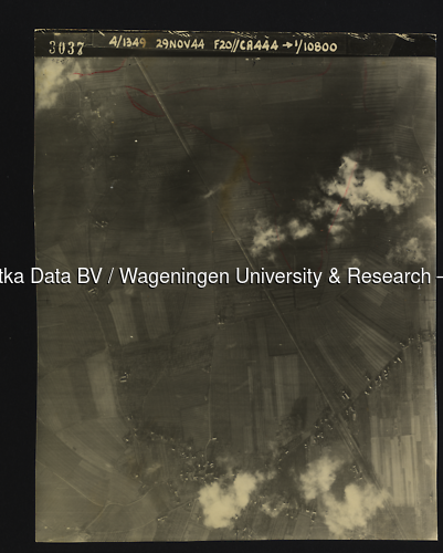 Luchtfoto Houten (1944) uit de collectie Wageningen University WOII