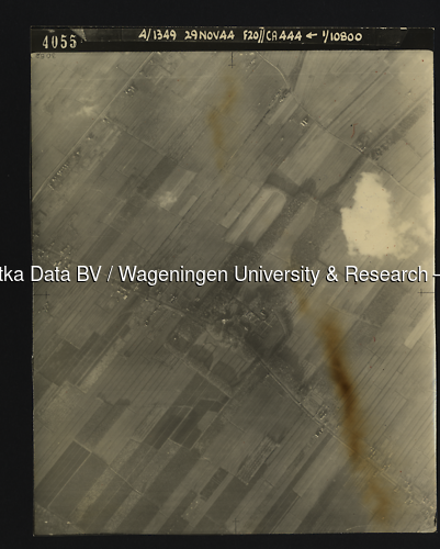 Luchtfoto Langbroek (1944) uit de collectie Wageningen University WOII