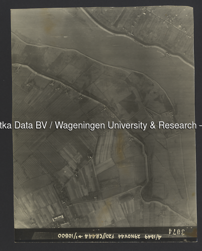Luchtfoto Hagestein (1944) uit de collectie Wageningen University WOII