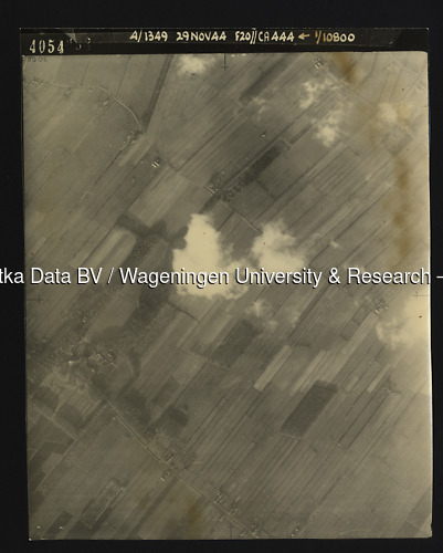 Luchtfoto Langbroek (1944) uit de collectie Wageningen University WOII