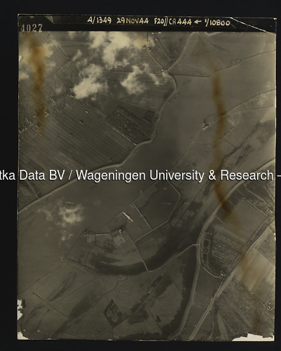 Luchtfoto Vianen (1944) uit de collectie Wageningen University WOII