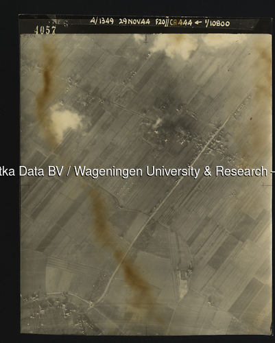 Luchtfoto Langbroek (1944) uit de collectie Wageningen University WOII