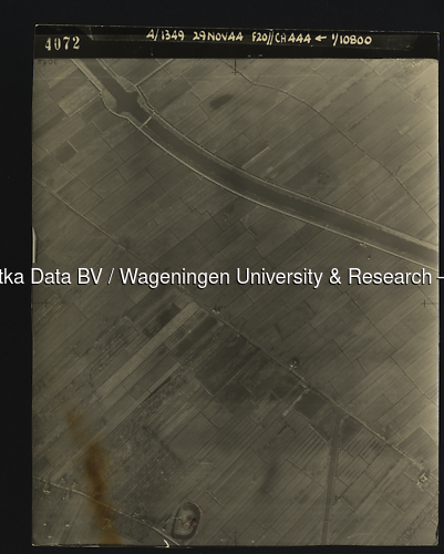 Luchtfoto Schalkwijk (1944) uit de collectie Wageningen University WOII