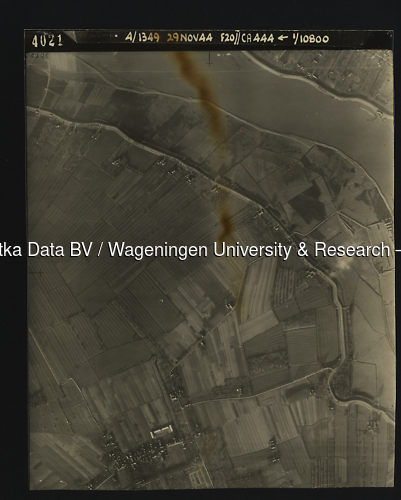 Luchtfoto Hagestein (1944) uit de collectie Wageningen University WOII