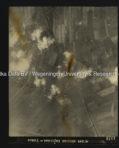 Luchtfoto Houten (1944) uit de collectie Wageningen University WOII