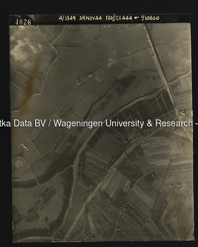 Luchtfoto Vianen (1944) uit de collectie Wageningen University WOII