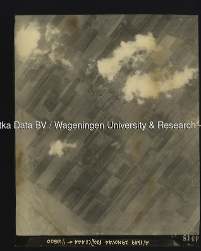 Luchtfoto Langbroek (1944) uit de collectie Wageningen University WOII