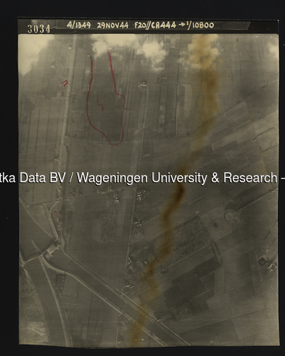 Luchtfoto Houten (1944) uit de collectie Wageningen University WOII