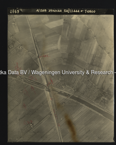 Luchtfoto Houten (1944) uit de collectie Wageningen University WOII