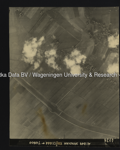 Luchtfoto Houten (1944) uit de collectie Wageningen University WOII