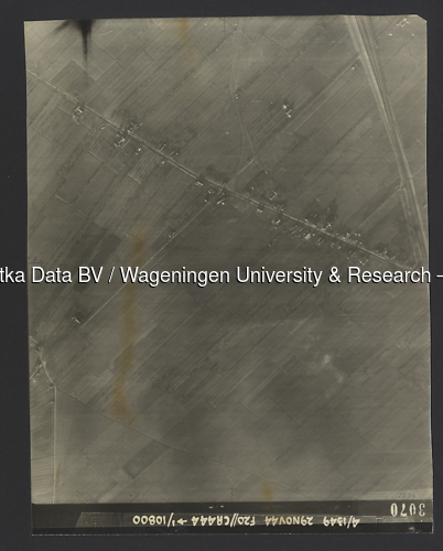 Luchtfoto Schalkwijk (1944) uit de collectie Wageningen University WOII