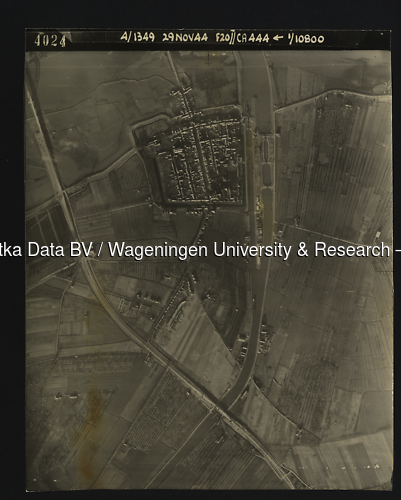 Luchtfoto Vianen (1944) uit de collectie Wageningen University WOII
