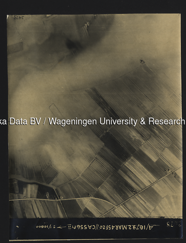 Luchtfoto Erichem (1945) uit de collectie Wageningen University WOII