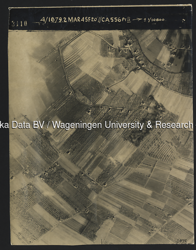 Luchtfoto Ommeren (1945) uit de collectie Wageningen University WOII