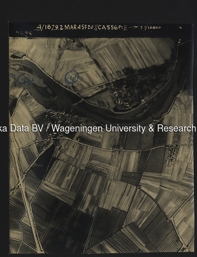 Luchtfoto Beesd (1945) uit de collectie Wageningen University WOII
