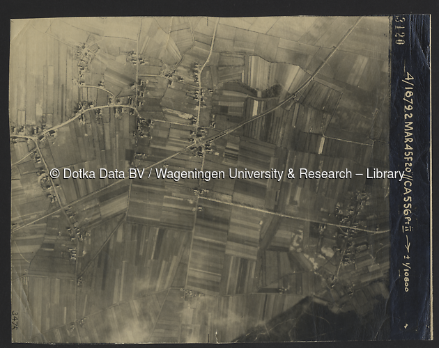 Luchtfoto Koolwijk (1945) uit de collectie Wageningen University WOII