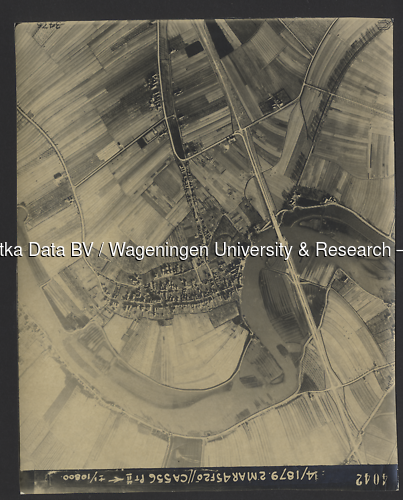 Luchtfoto Beesd (1945) uit de collectie Wageningen University WOII