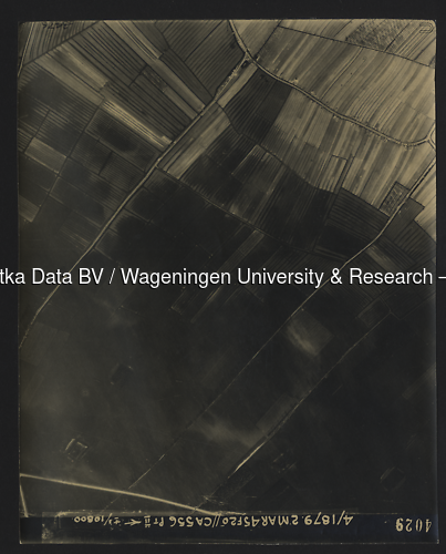 Luchtfoto Deil (1945) uit de collectie Wageningen University WOII