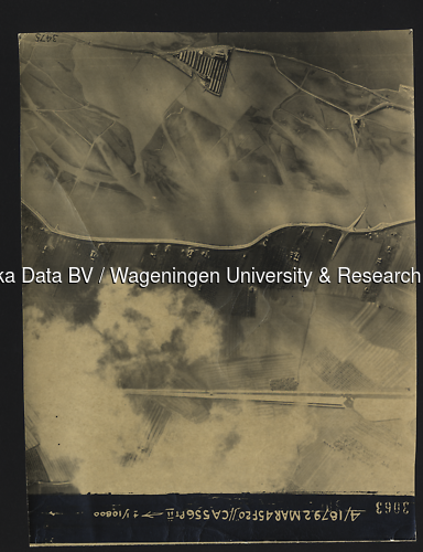 Luchtfoto Echteld (1945) uit de collectie Wageningen University WOII