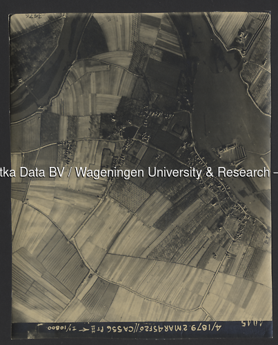 Luchtfoto Deil (1945) uit de collectie Wageningen University WOII
