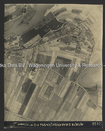 Luchtfoto Geldermalsen (1945) uit de collectie Wageningen University WOII