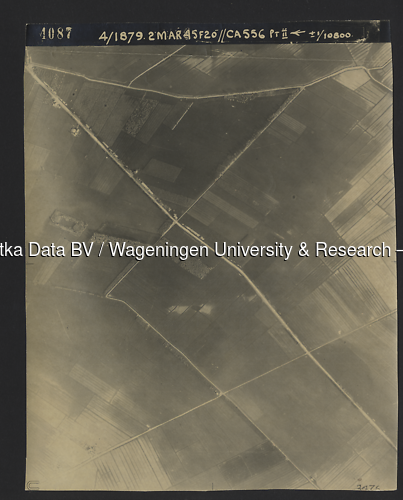 Luchtfoto Tricht (1945) uit de collectie Wageningen University WOII