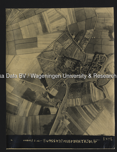 Luchtfoto Buren (1945) uit de collectie Wageningen University WOII
