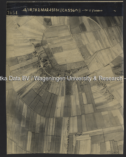 Luchtfoto Erichem (1945) uit de collectie Wageningen University WOII